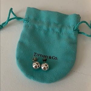 Tagging earrings